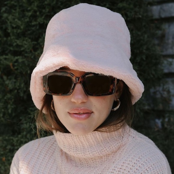 Faux fur bucket hat - Picture 3 of 4